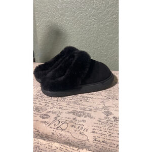 Women's Charlotte Russe Black Faux Fur Slippers Size 9.5